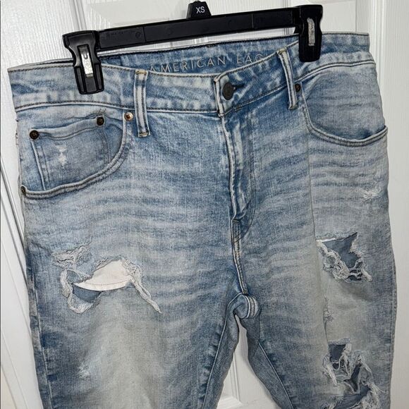 American Eagle Distressed Light Blue Men's Jeans - Picture 2 of 12